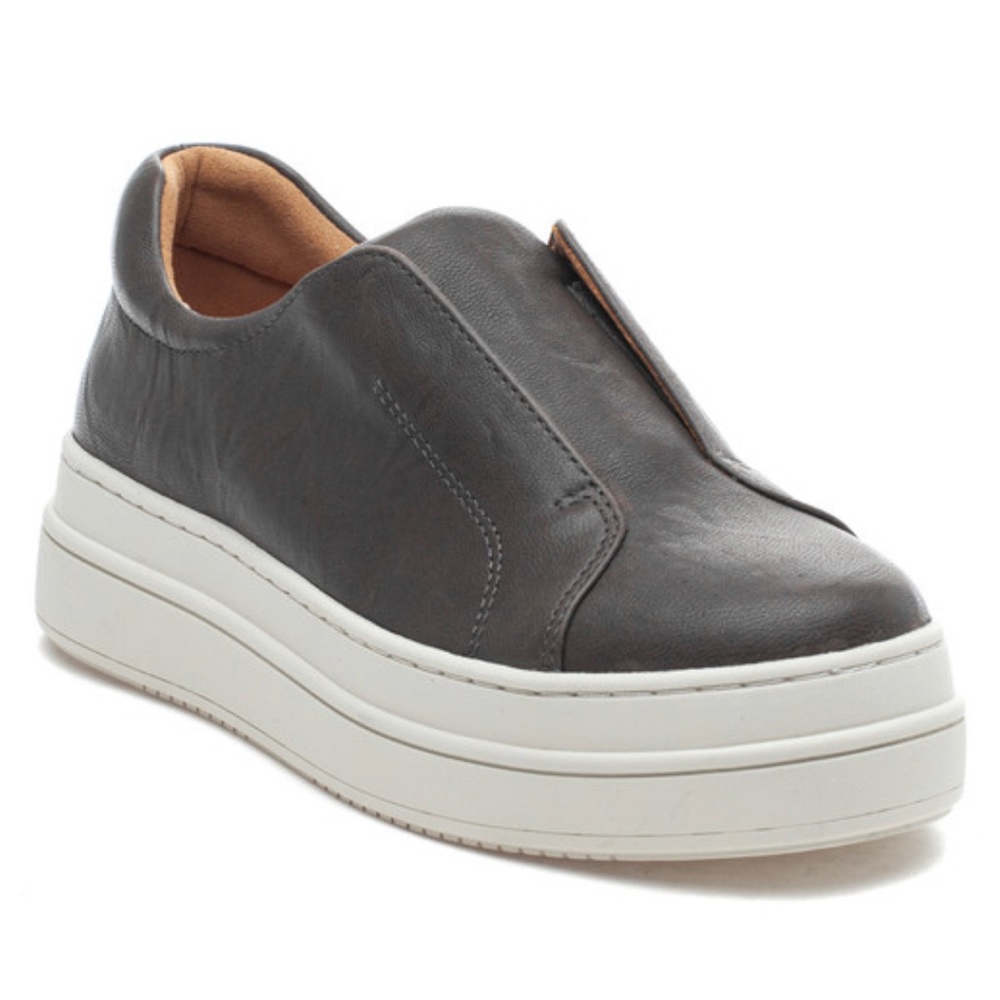 J slides size 9
NOEL Dark Grey Distressed Leather